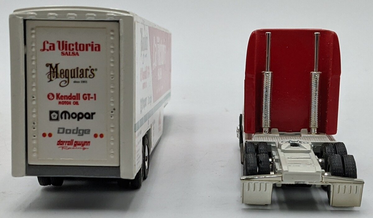 Ertl T102 1:64 Semi Tractor w/Van Trailer - La Victoria Salsa NIB