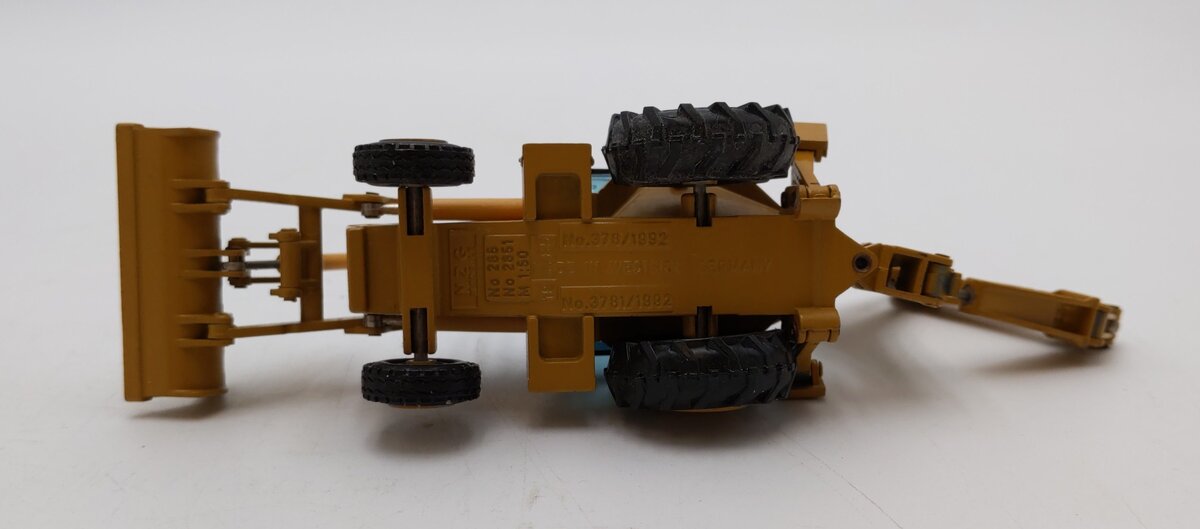 NZG Modelle 1:50 Scale Caterpillar 416B Wheel Loader W/ Hammer No.265 LN