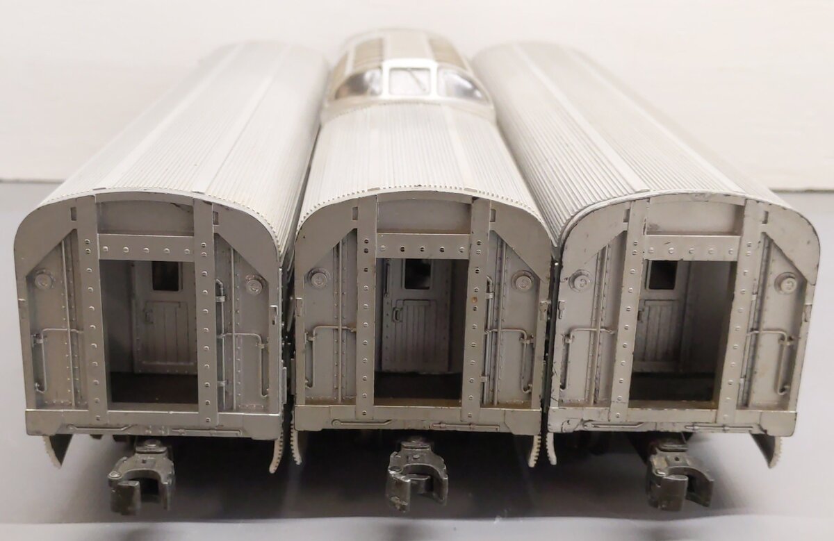 Lionel Vintage O Lionel Lines Aluminum Passenger Cars 2531, 2532 [3] VG