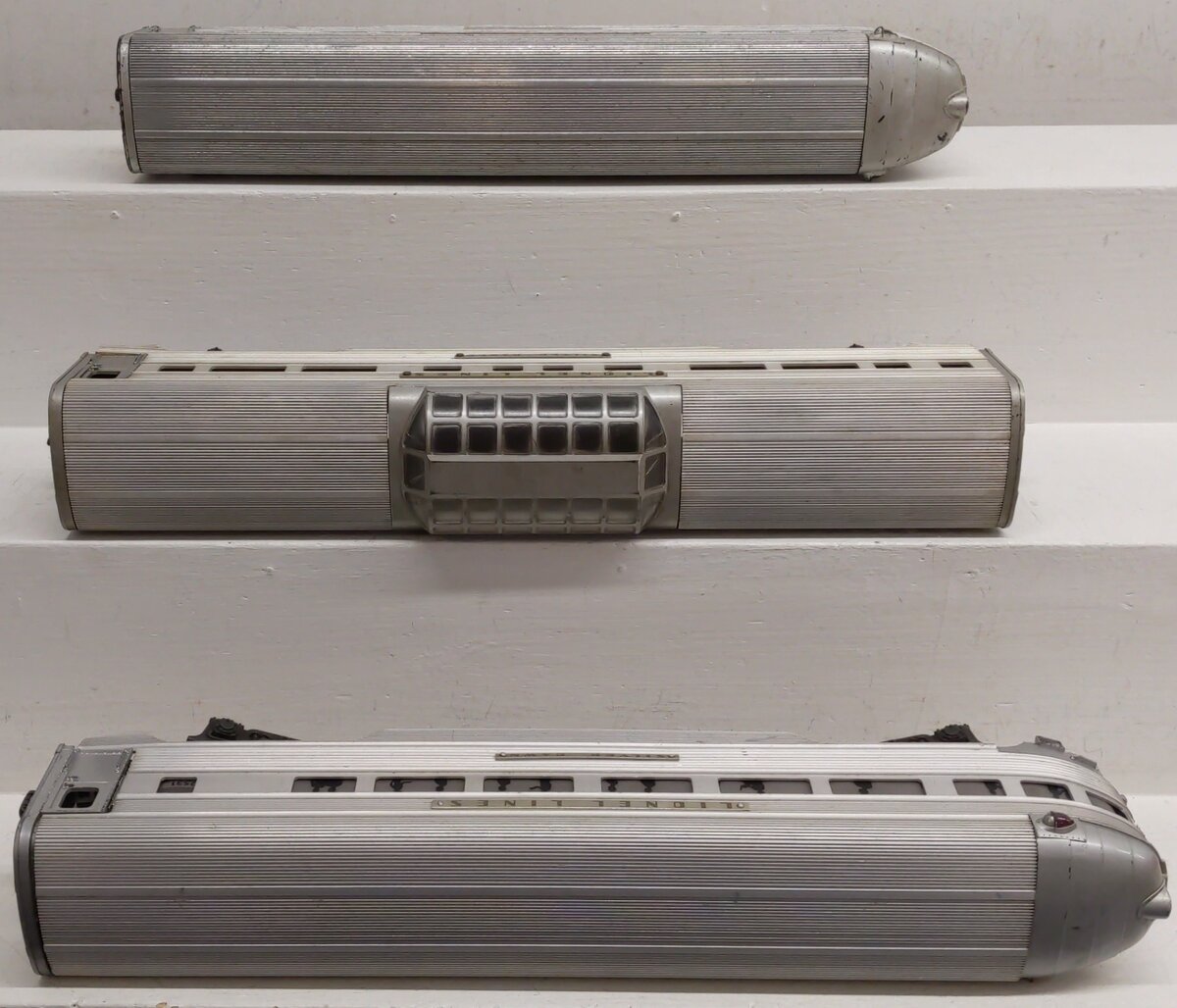 Lionel Vintage O Lionel Lines Aluminum Passenger Cars 2531, 2532 [3] VG
