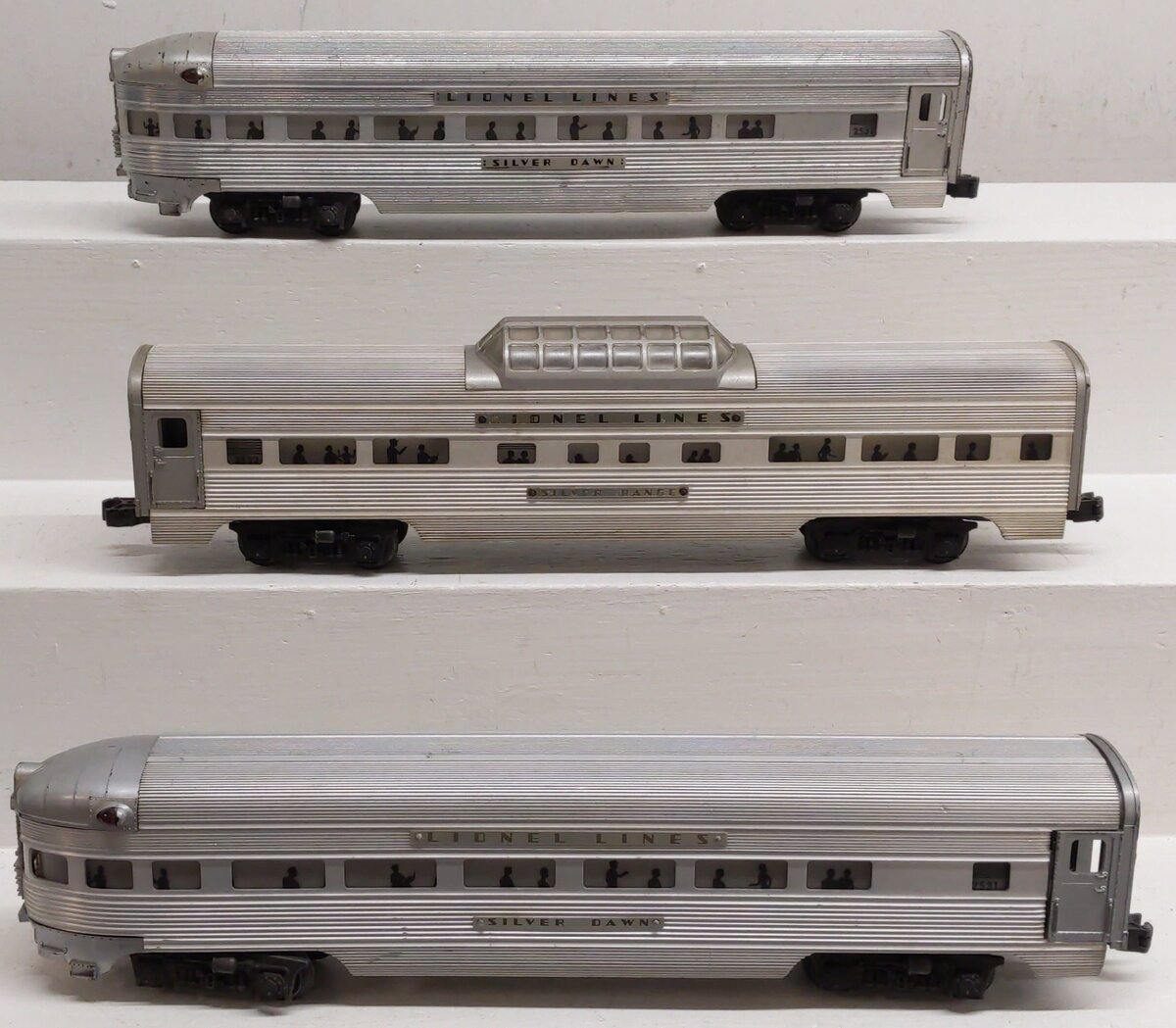 Lionel Vintage O Lionel Lines Aluminum Passenger Cars 2531, 2532 [3] VG