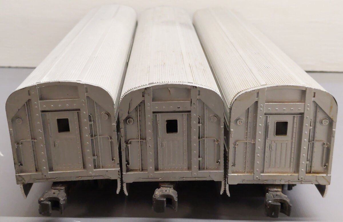 Lionel Vintage O Lionel Lines Aluminum Passenger Cars 2533, 2534 [3] VG