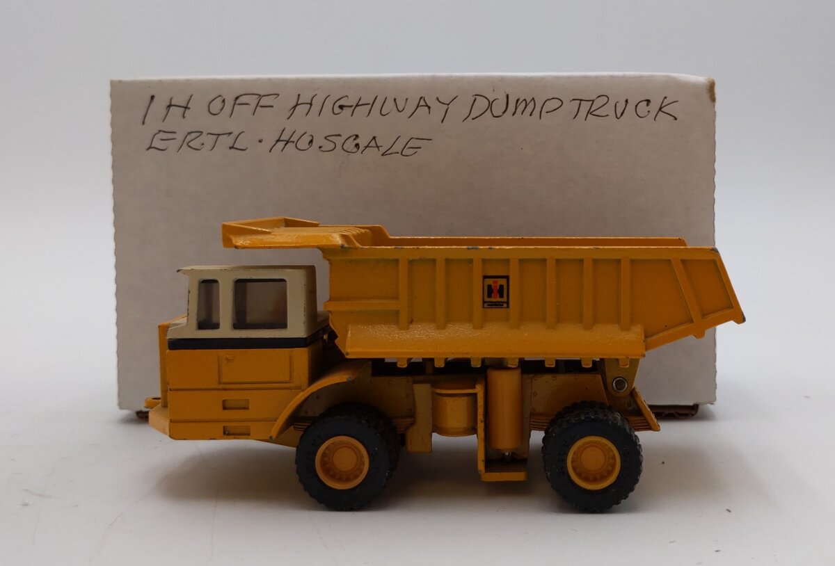ERTL 1:87 Scale International Harvester Off-Highway Dump Truck EX