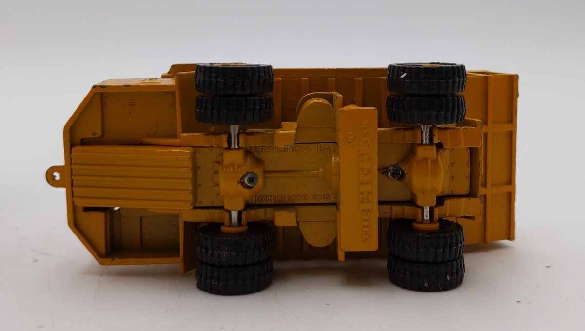 ERTL 1:87 Scale International Harvester Off-Highway Dump Truck EX
