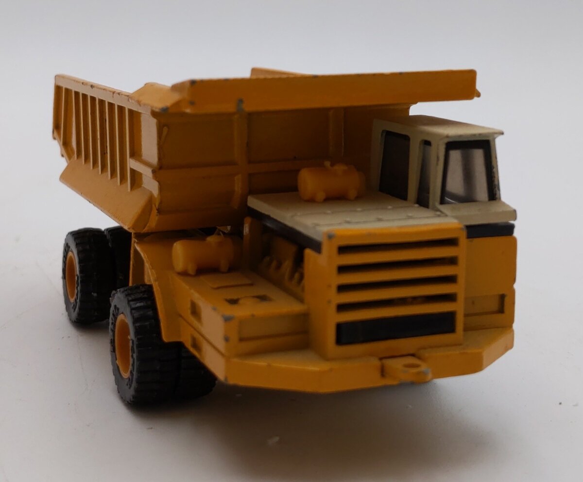 ERTL 1:87 Scale International Harvester Off-Highway Dump Truck EX