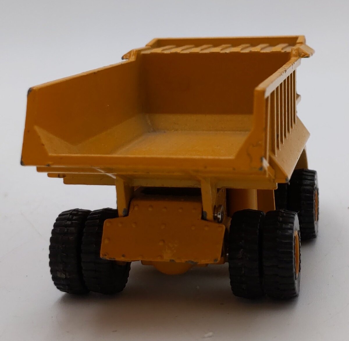 ERTL 1:87 Scale International Harvester Off-Highway Dump Truck EX