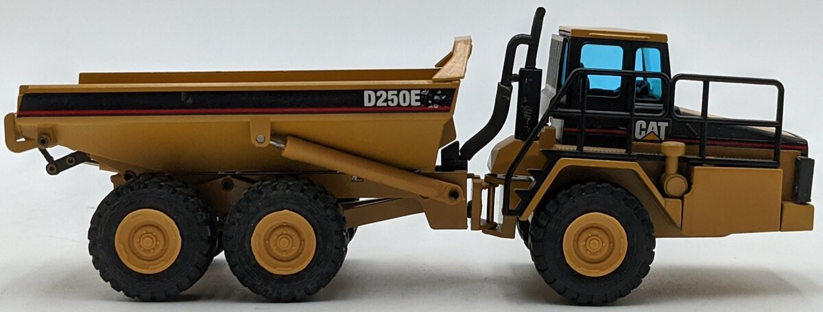 NZG 4131 1:50 Caterpillar D250E Series 2 Articulated Truck NIB