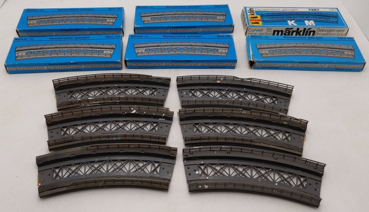 Marklin 7267 HO Scale Curved 7-1/8
