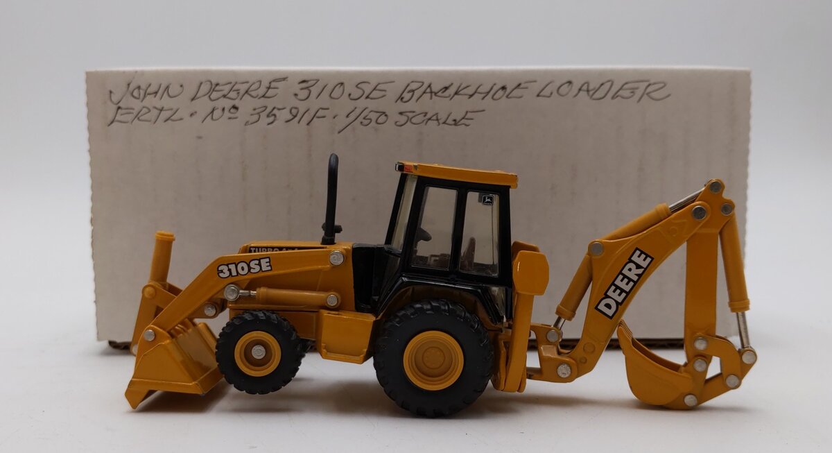 ERTL 3591 1:50 John Deere 310 Backhoe Loader LN