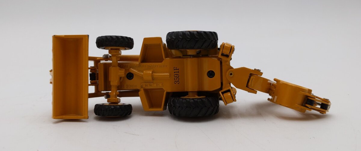 ERTL 3591 1:50 John Deere 310 Backhoe Loader LN