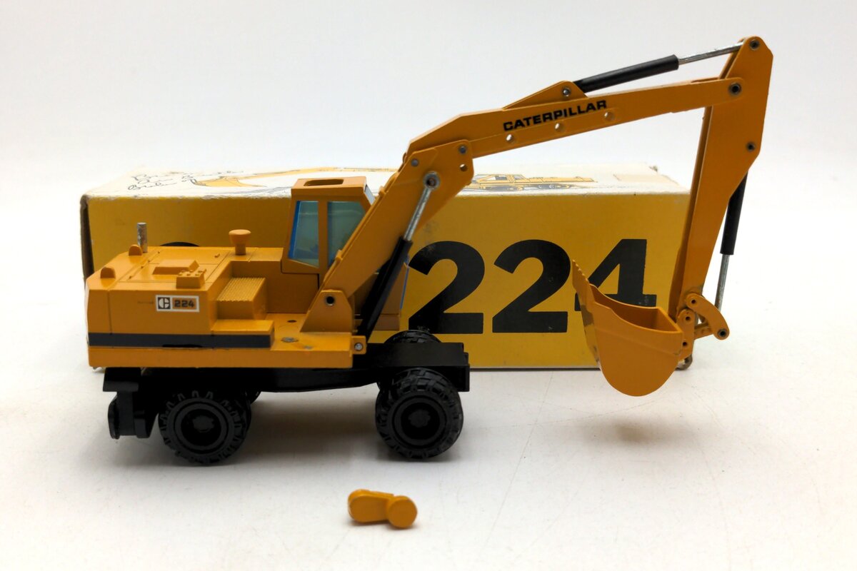 NZG 239 1:50 Caterpillar 224 Wheeled Excavator VG/Box
