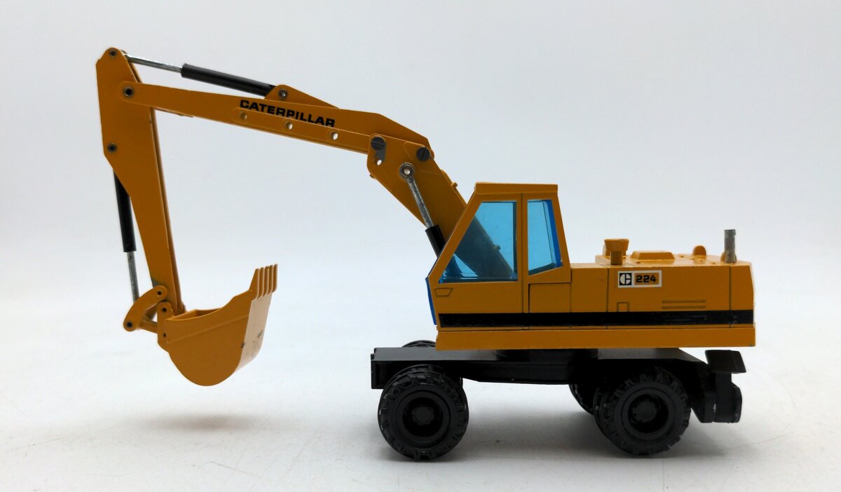NZG 239 1:50 Caterpillar 224 Wheeled Excavator VG/Box