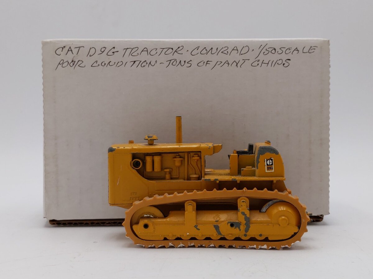 Conrad 1:50 Scale Caterpillar D9G Tractor