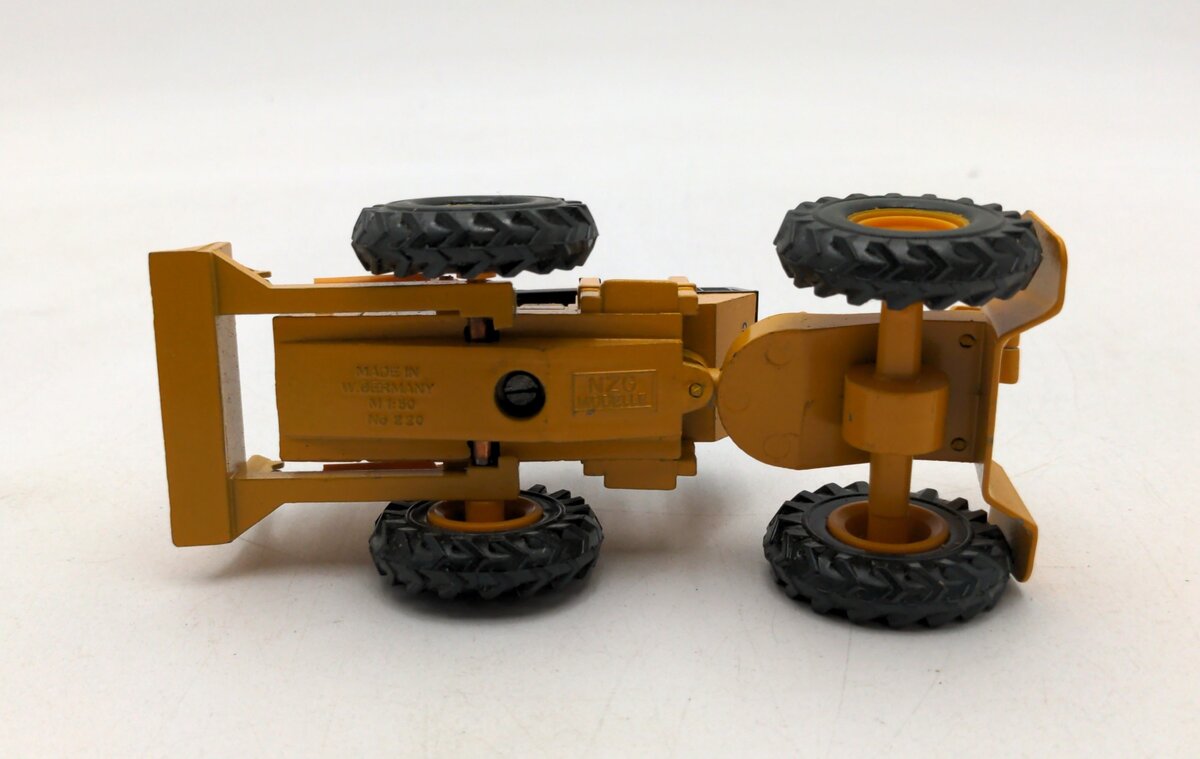 NZG 220 1:50 Caterpillar 528 Log Skidder VG/Box