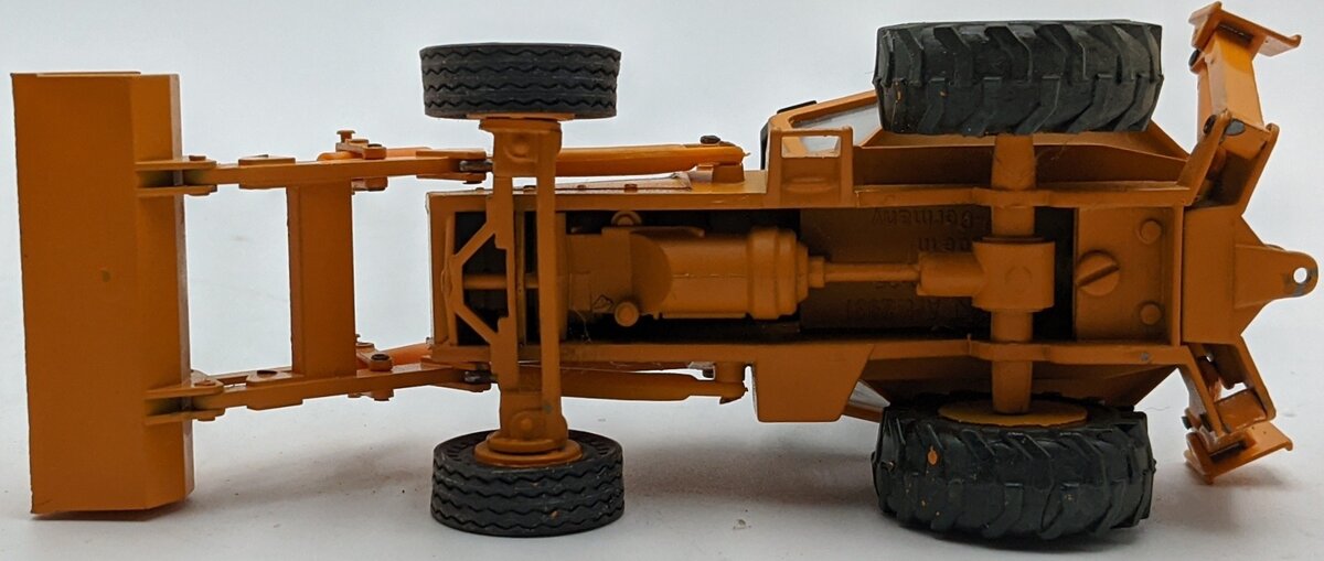 Conrad 2931 1:35 580D Construction King Backhoe/Loader NIB