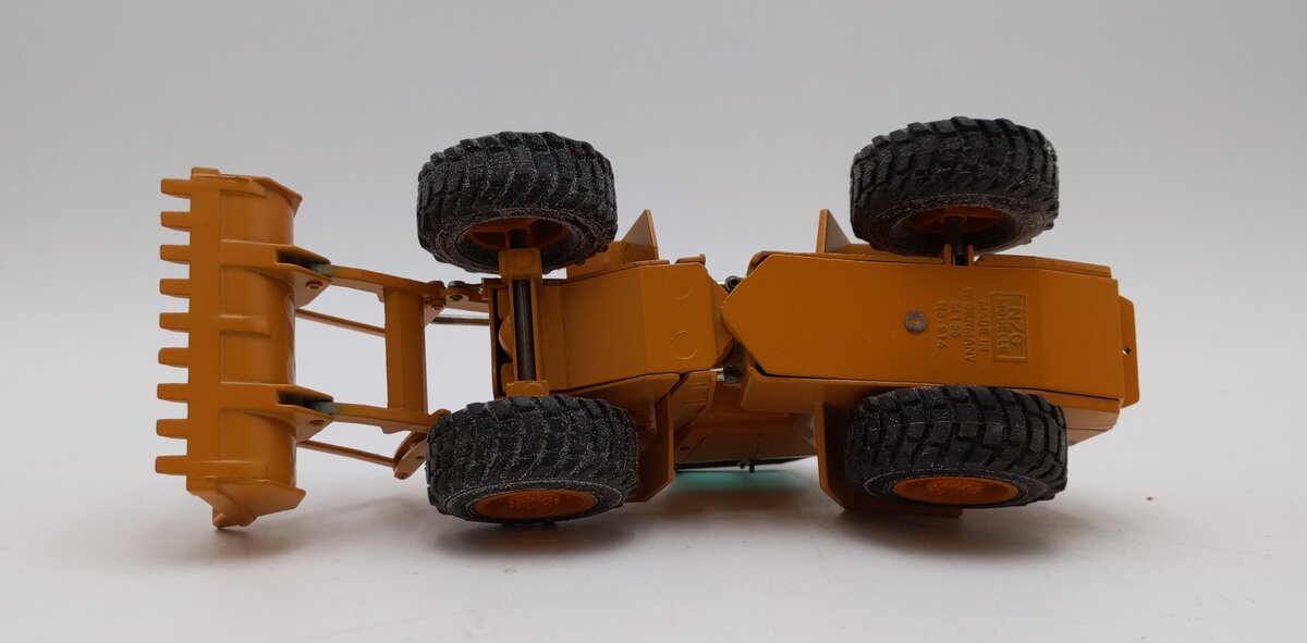 NZG 214 1:35 Case W20C Loader VG