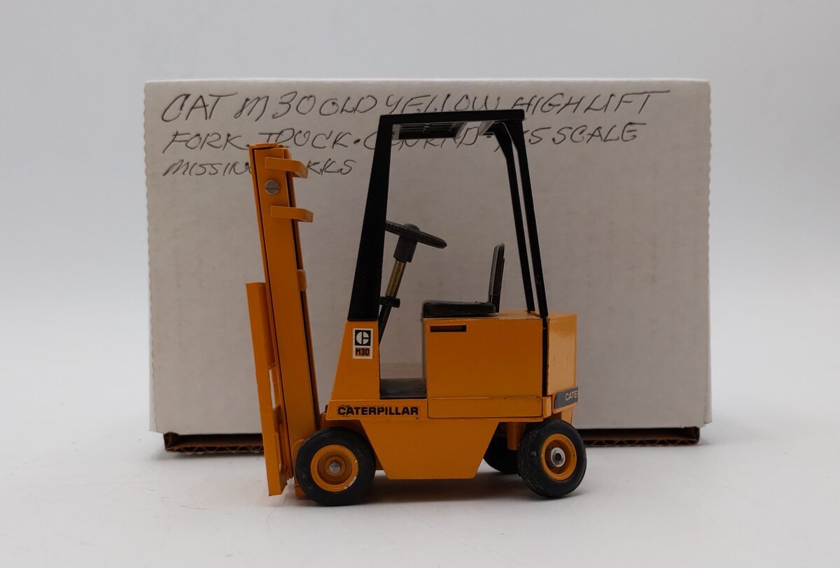 Conrad 1:50 Caterpillar M300LD Yellow High lIft Fork Truck VG