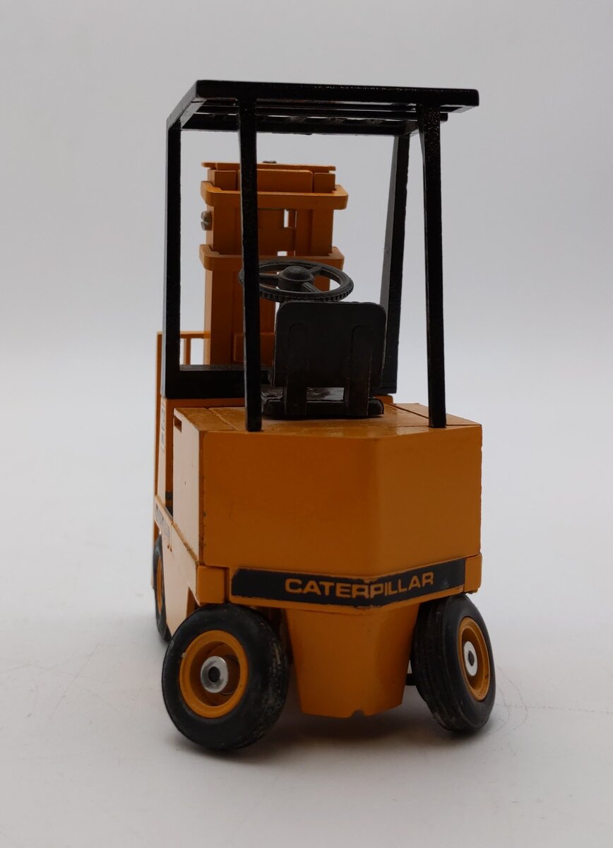 Conrad 1:50 Caterpillar M300LD Yellow High lIft Fork Truck VG