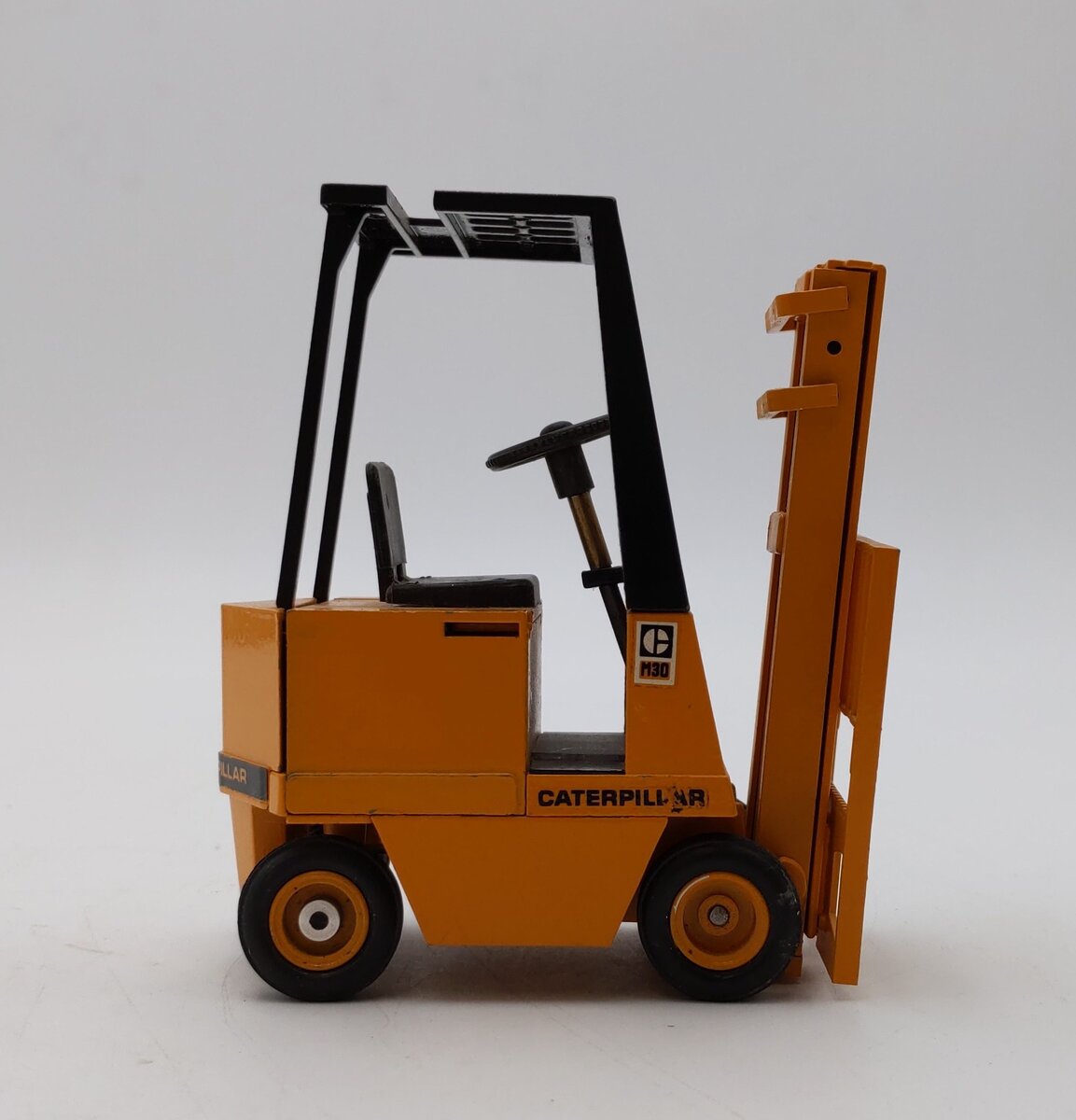 Conrad 1:50 Caterpillar M300LD Yellow High lIft Fork Truck VG