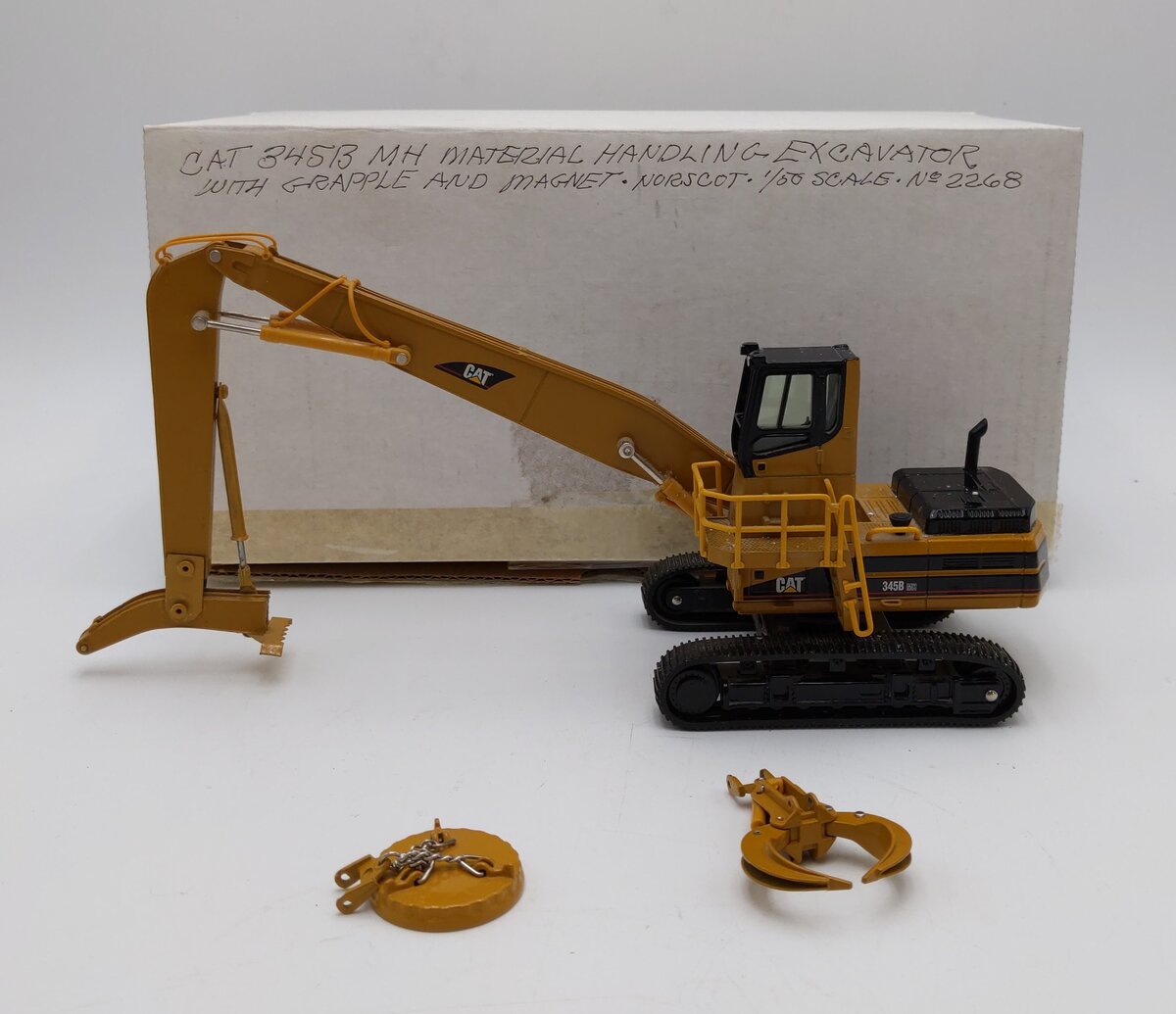 Norscot 55080 1:50 CAT 345B Series II Material Handler w/Work Tools LN