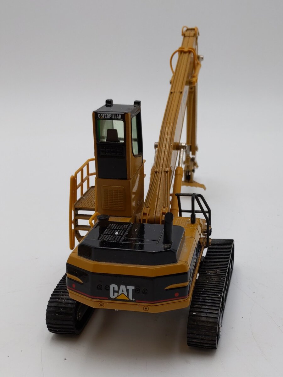 Norscot 55080 1:50 CAT 345B Series II Material Handler w/Work Tools LN