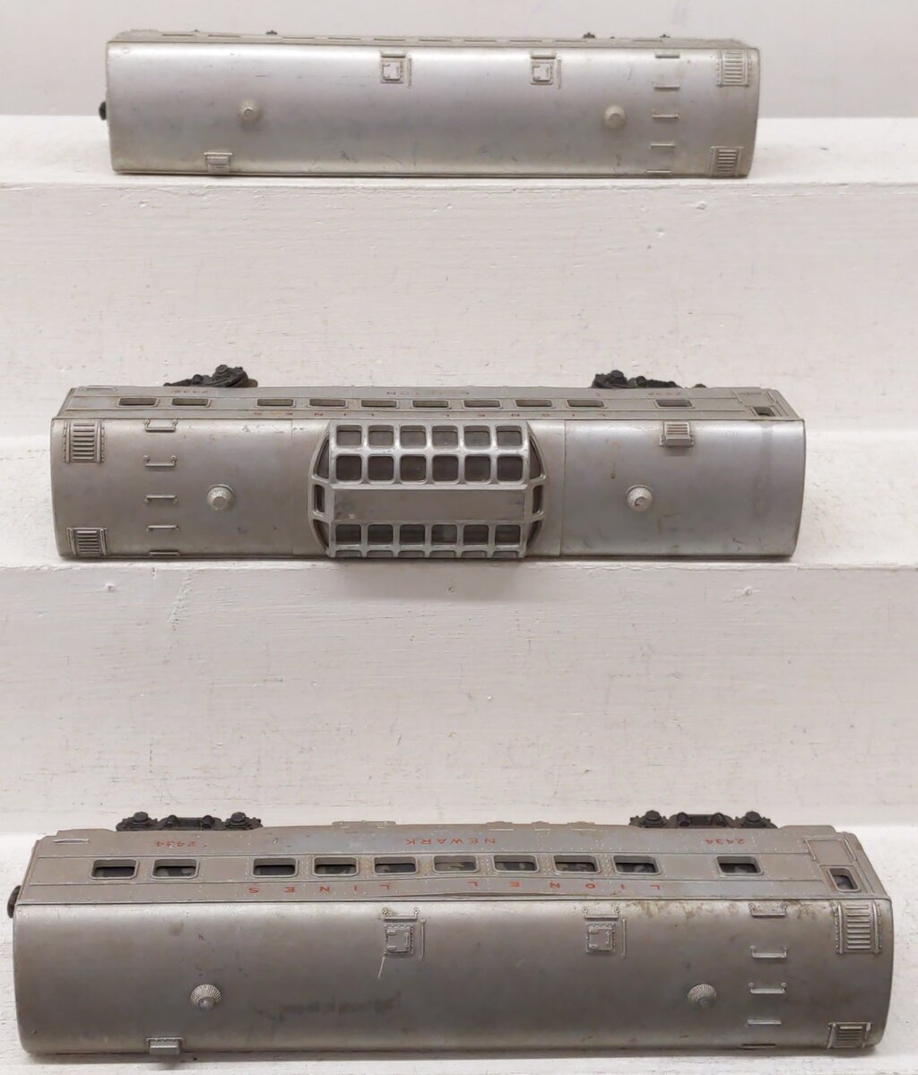 Lionel Vintage O Lionel Lines Illuminated Passenger Cars 2434, 2432, 2435 [3]