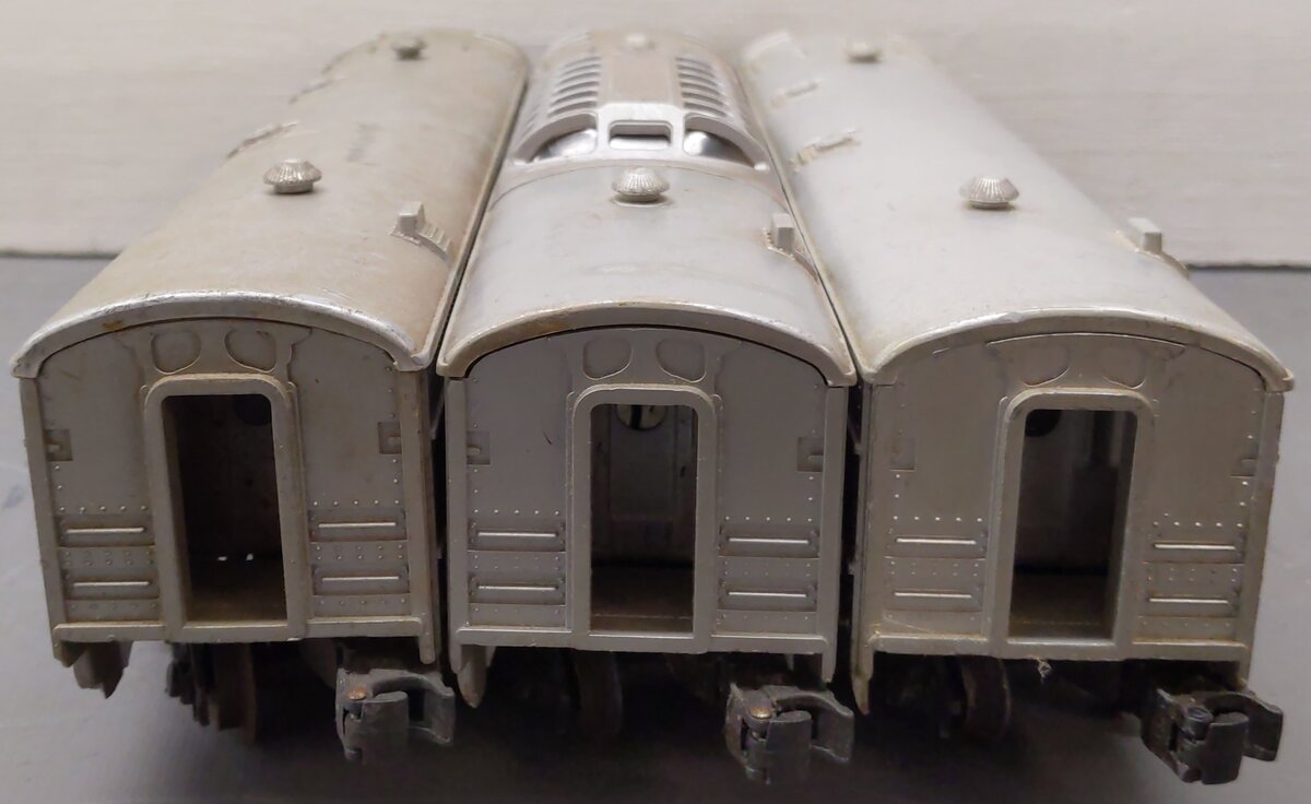 Lionel Vintage O Lionel Lines Illuminated Passenger Cars 2434, 2432, 2435 [3]