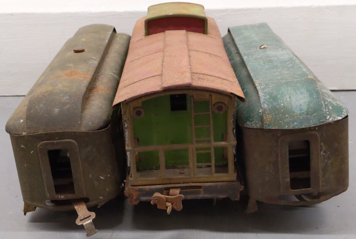 Lionel Vintage Standard Gauge Tinplate Passenger Cars [3]