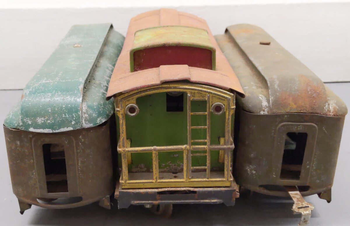 Lionel Vintage Standard Gauge Tinplate Passenger Cars [3]