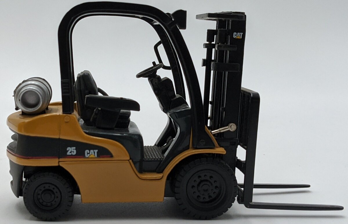 Norscot 55162 1:25 CAT GP25N Forklift Truck NIB