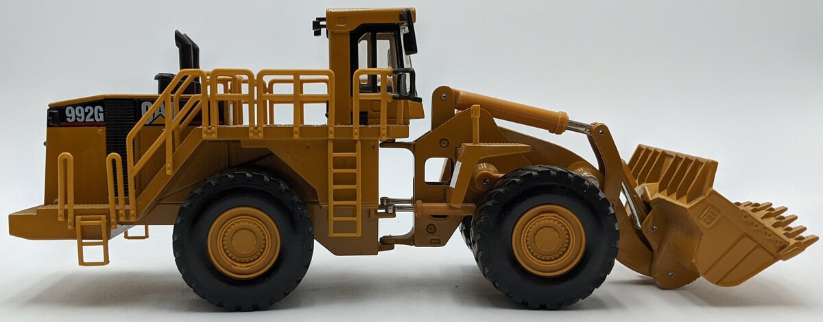 Norscot 55115 1:50 Caterpillar 992G Wheel Loader Diecast Metal Collectible NEW