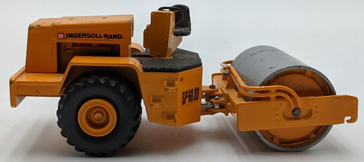 NZG 157 1:50 Ingersoll-Rand SP-60DD Single Drum Compactor