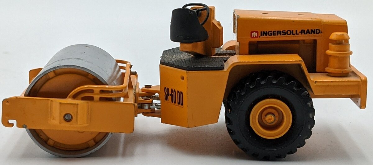NZG 157 1:50 Ingersoll-Rand SP-60DD Single Drum Compactor