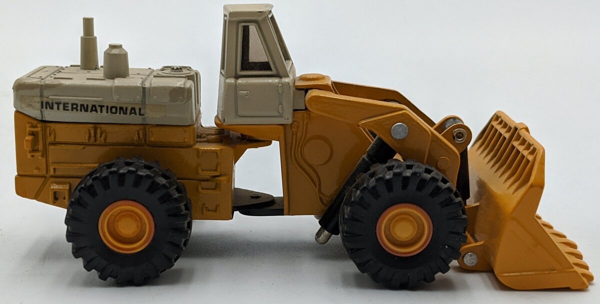 Ertl 1850 1:64 Wheel Loader 560 International Harvester Mighty Movers EX
