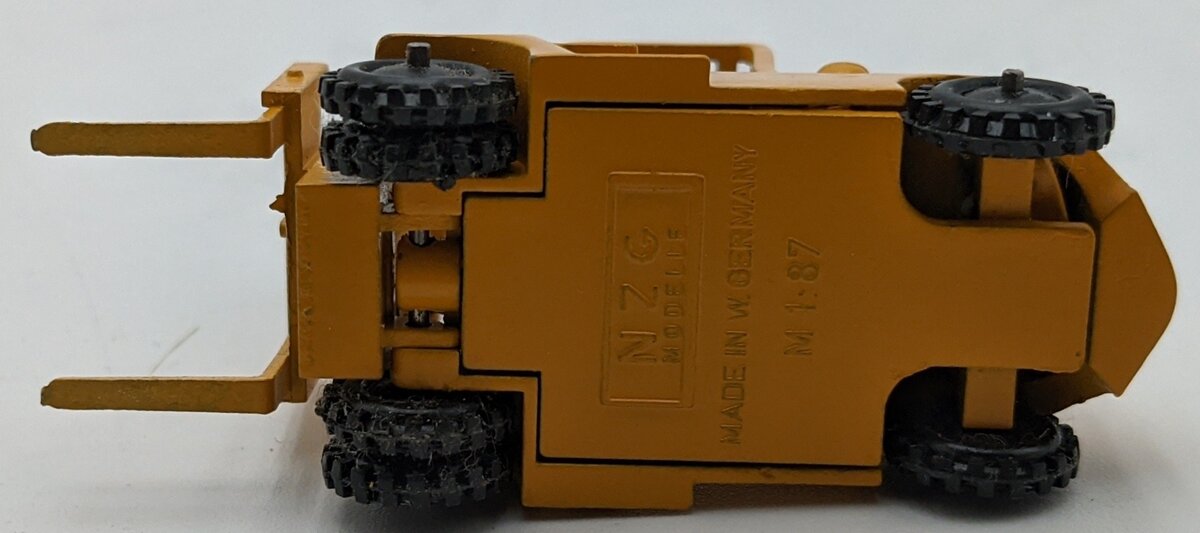 NZG 124 1:87 CAT B25 Lift Truck NEW