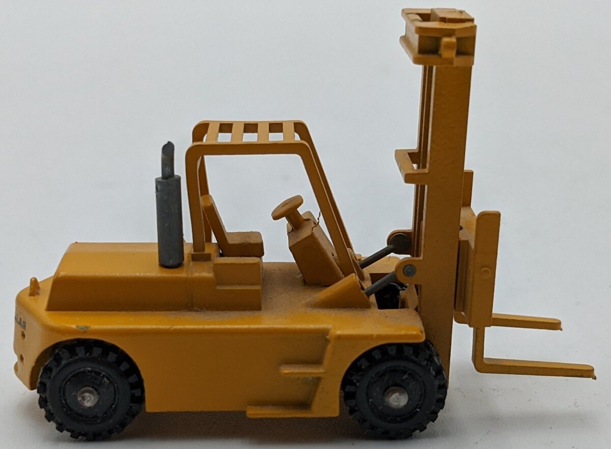 NZG 124 1:87 CAT B25 Lift Truck NEW