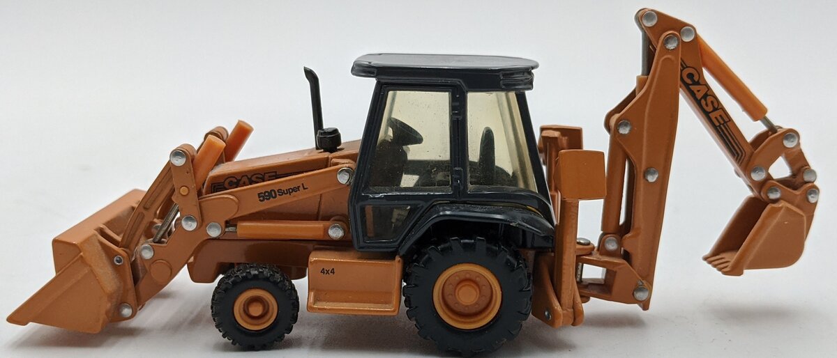 Ertl 2275G 1:50 Case 590 Super L Backhoe Loader NEW