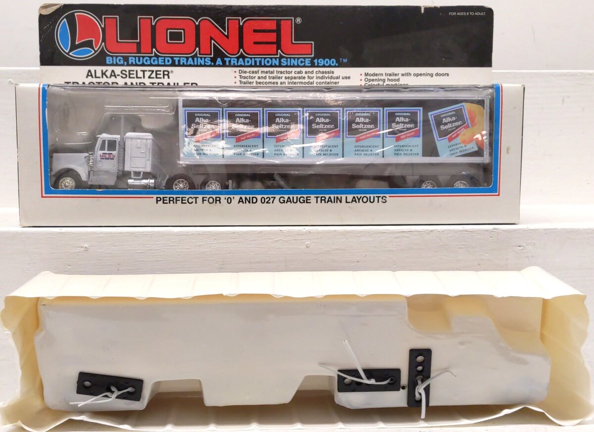 Lionel O Gauge Assorted Tractor and Trailers: 12842, 12811 [2] NIB
