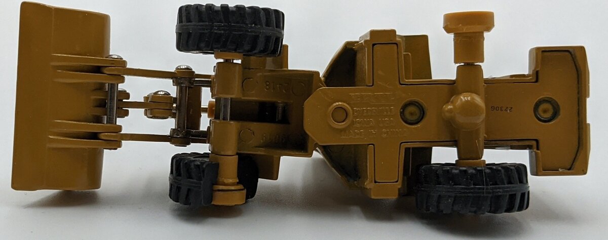 Ertl 2418 1:64 Caterpillar 950E Wheel Loader Road Construction