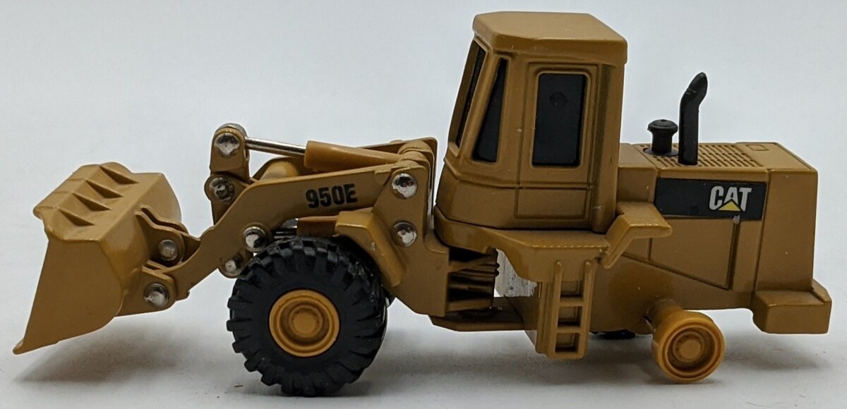 Ertl 2418 1:64 Caterpillar 950E Wheel Loader Road Construction