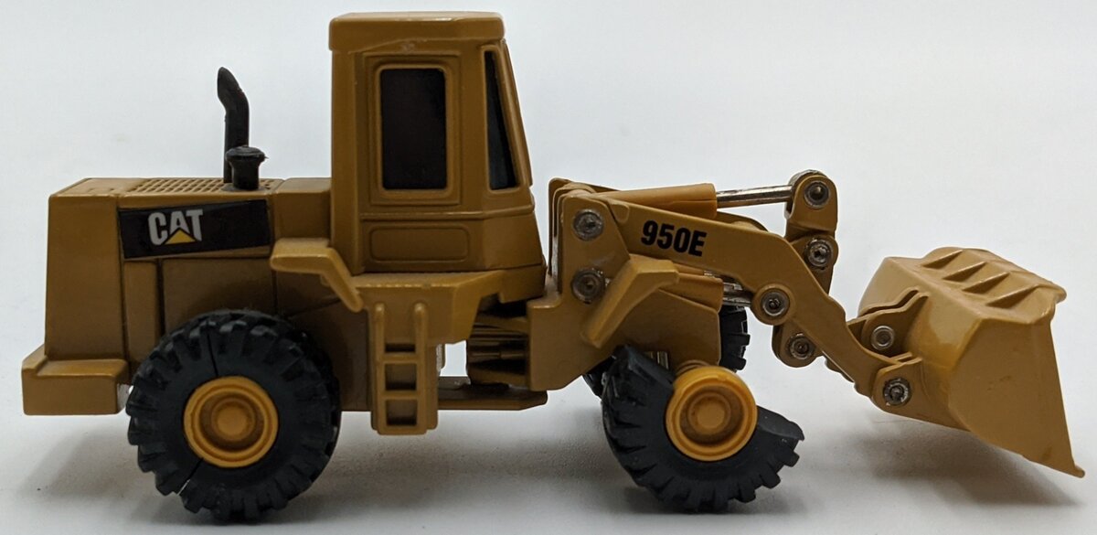 Ertl 2418 1:64 Caterpillar 950E Wheel Loader Road Construction