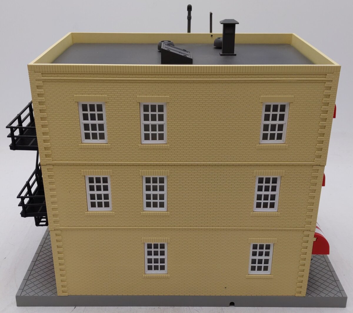 MTH 30-90328 Isaly’s Ice Cream 3-Story Building w/Fire Escape EX