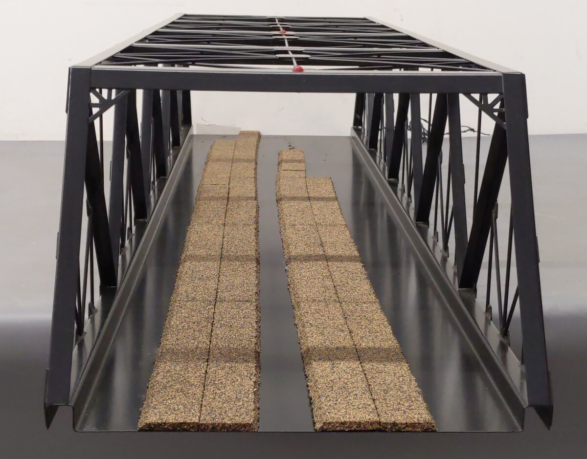 O Gauge Black Metal Trestle Bridge w/Lights VG