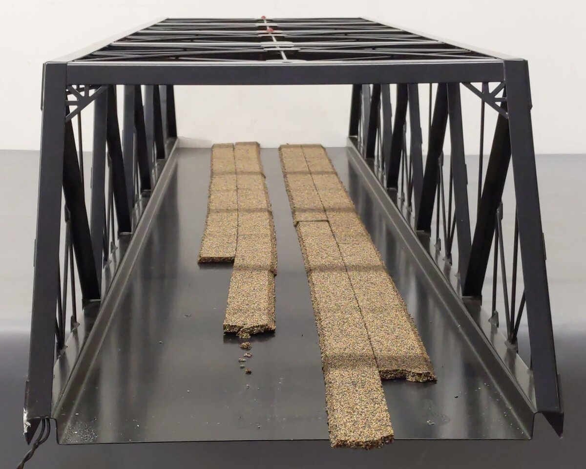 O Gauge Black Metal Trestle Bridge w/Lights VG