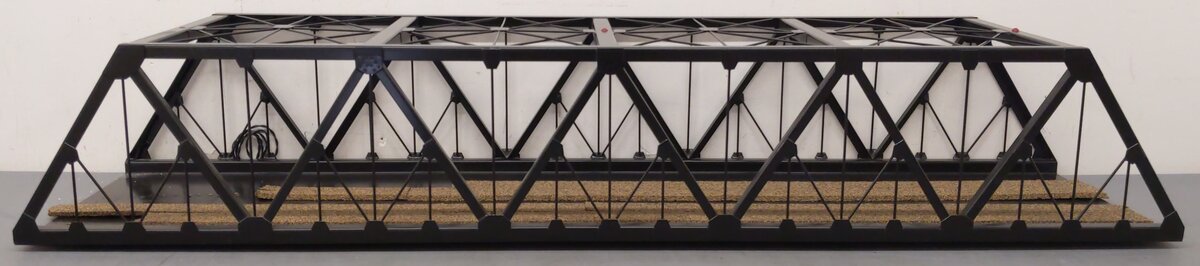 O Gauge Black Metal Trestle Bridge w/Lights VG