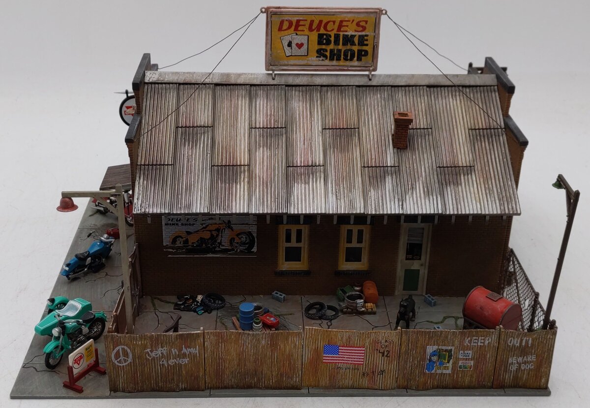 Woodland Scenics BR5045 HO Built-&-Ready Deuce's Bike Shop Assembled Building EX
