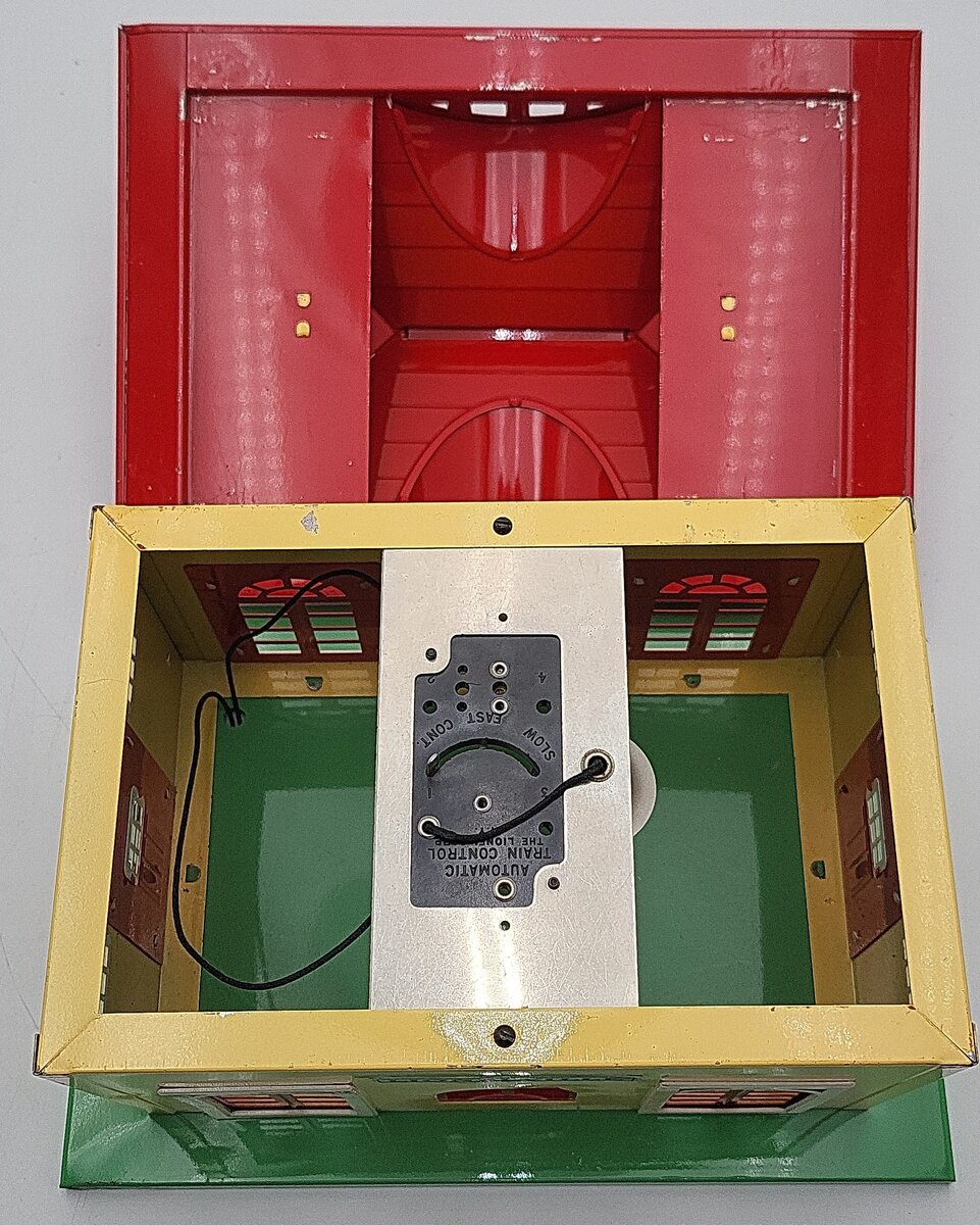 Lionel 136 Vintage O Prewar Tinplate Station