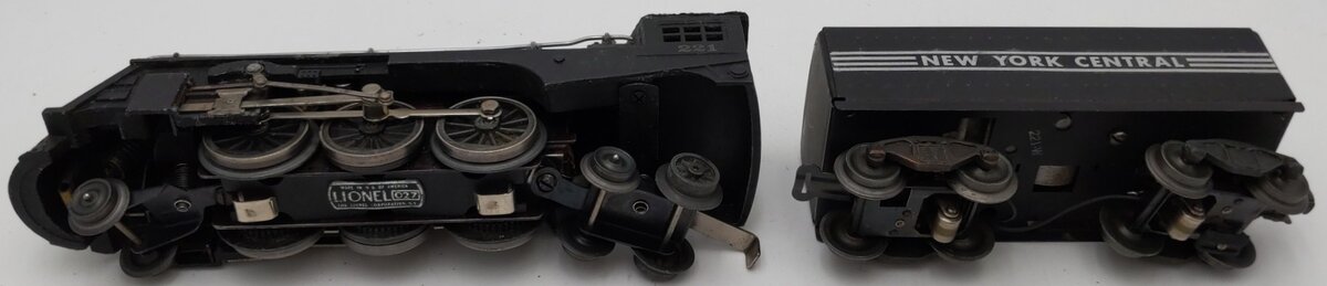 Lionel 221 Vintage O NYC Dreyfuss Black 2-6-4 Steam Locomotive & 221-T Tender