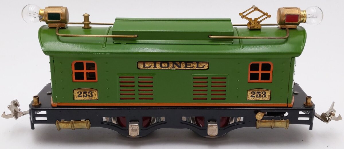 Lionel 253 Vintage O Prewar Green Tinplate Electric Locomotive