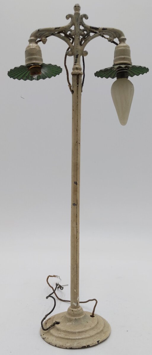 Ives 601 Standard Gauge Double Street Lamp Post VG